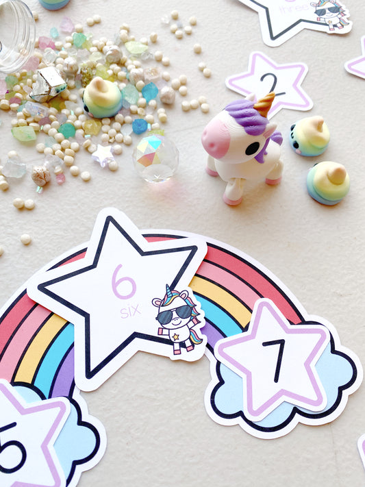 Unicorns and Rainb💩ws Ponder+Play Box